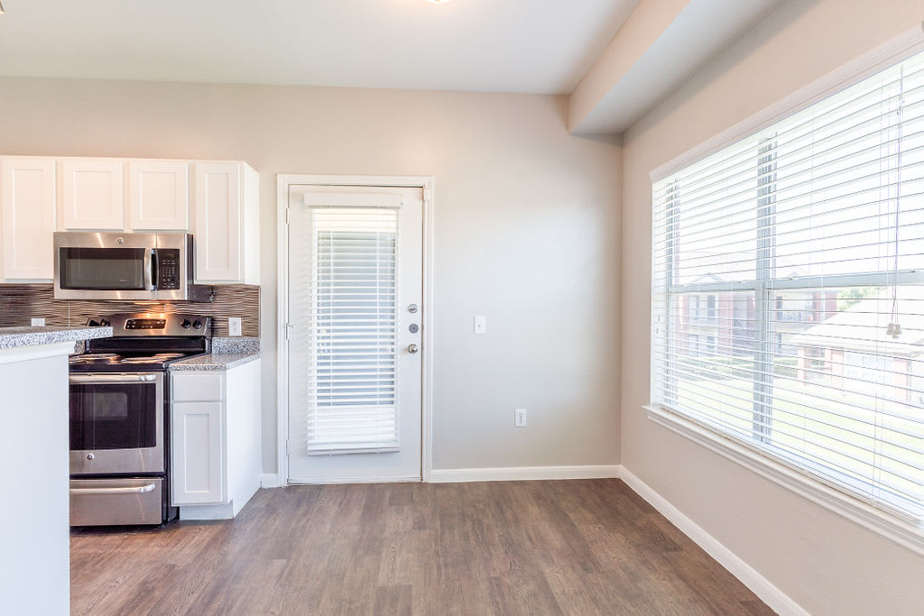 View Apartments Near Pearland Oakbridge